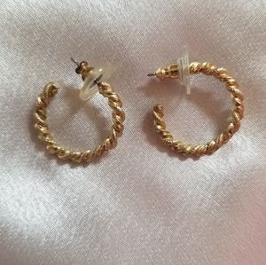 Vintage Avon Gold Toned Hoop Earrings
